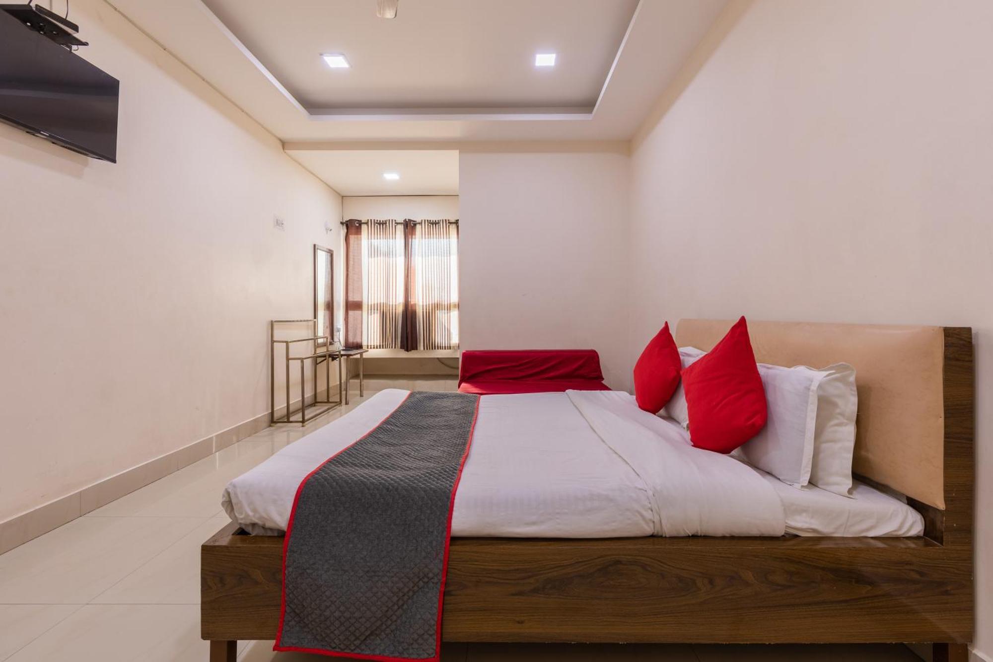 Ruchishree Garden Hotell Ujjain Exteriör bild