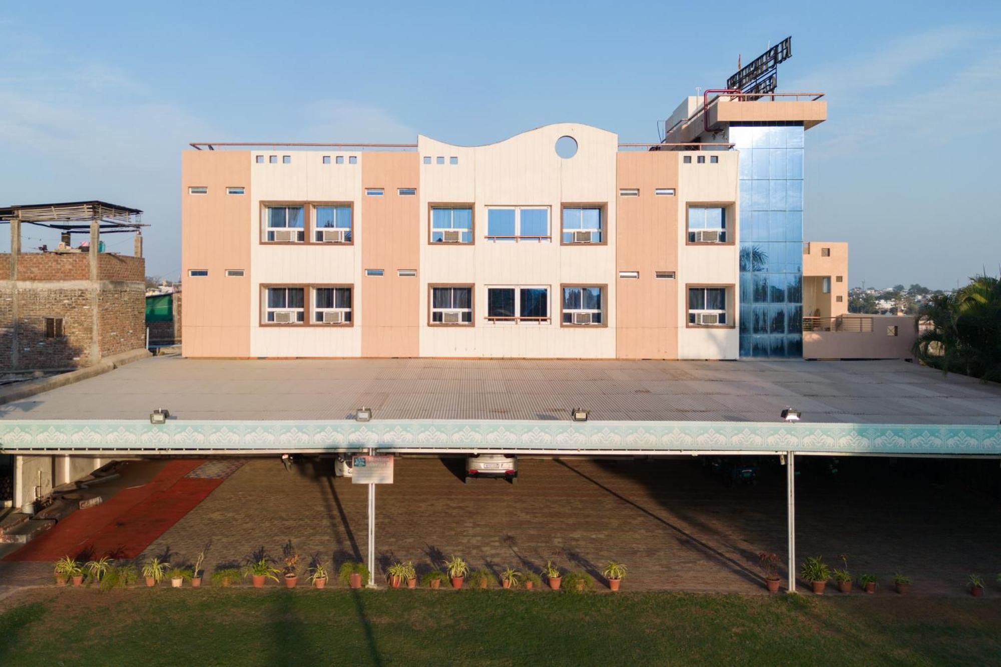 Ruchishree Garden Hotell Ujjain Exteriör bild