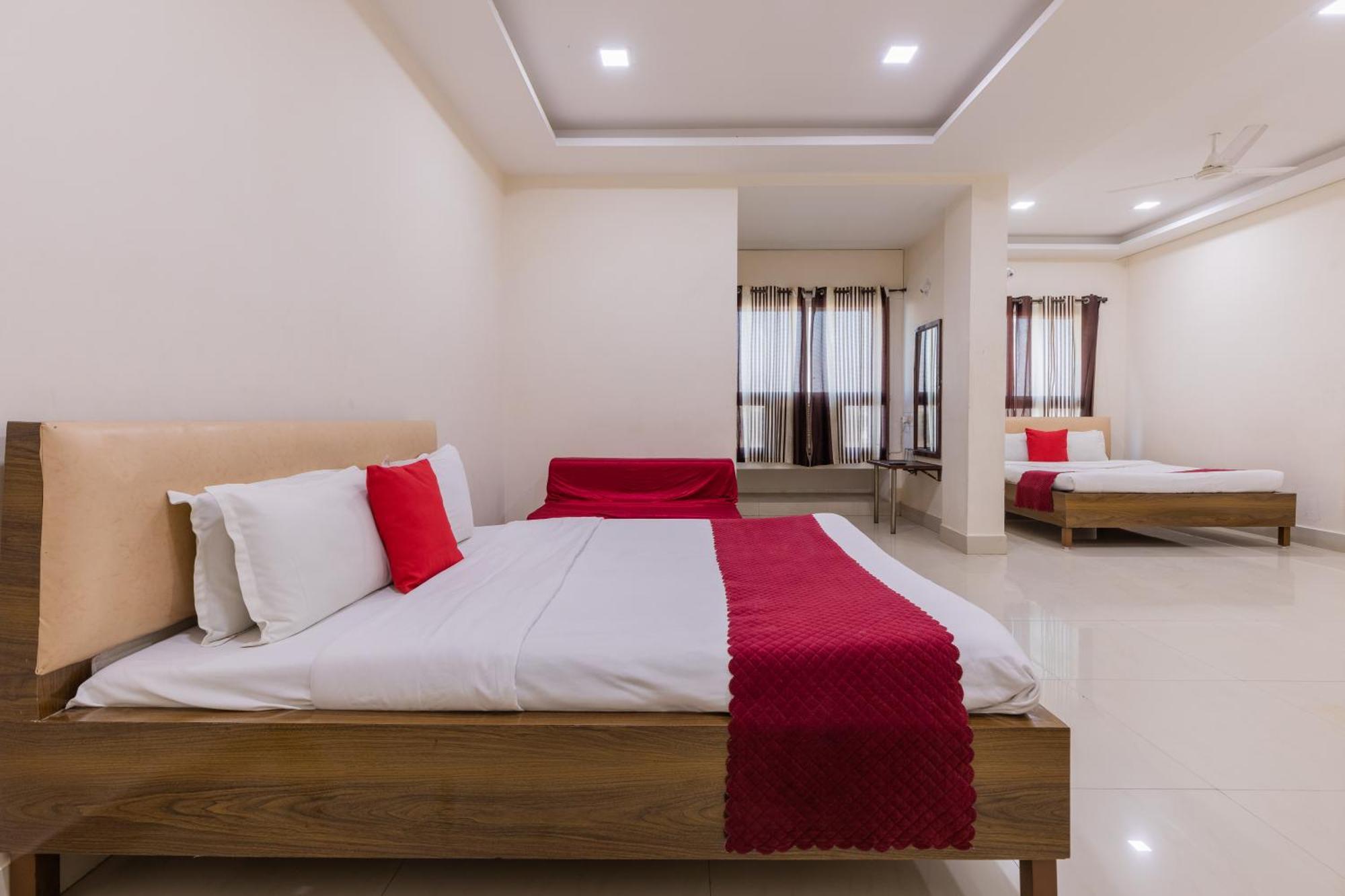 Ruchishree Garden Hotell Ujjain Exteriör bild