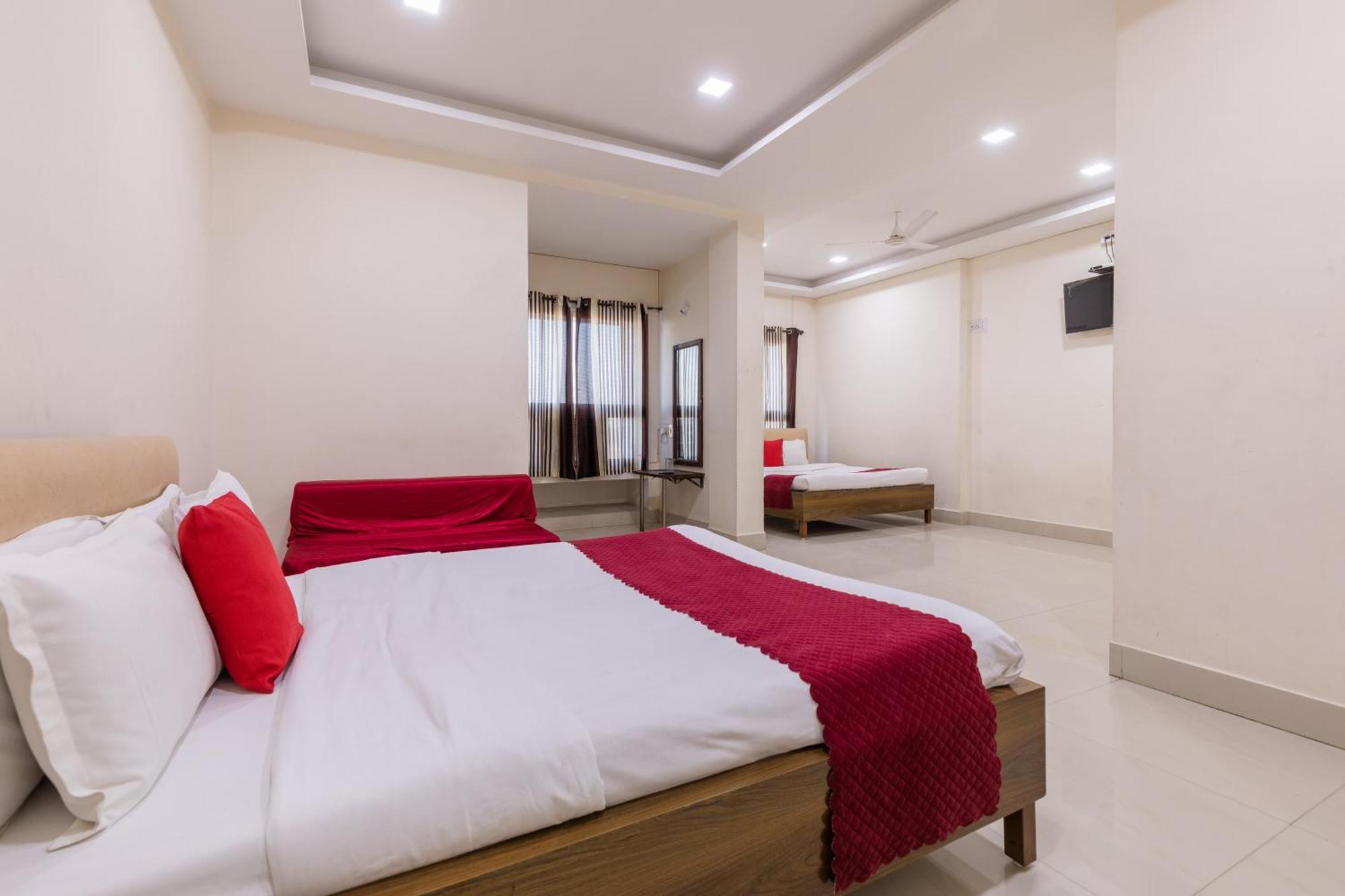 Ruchishree Garden Hotell Ujjain Exteriör bild
