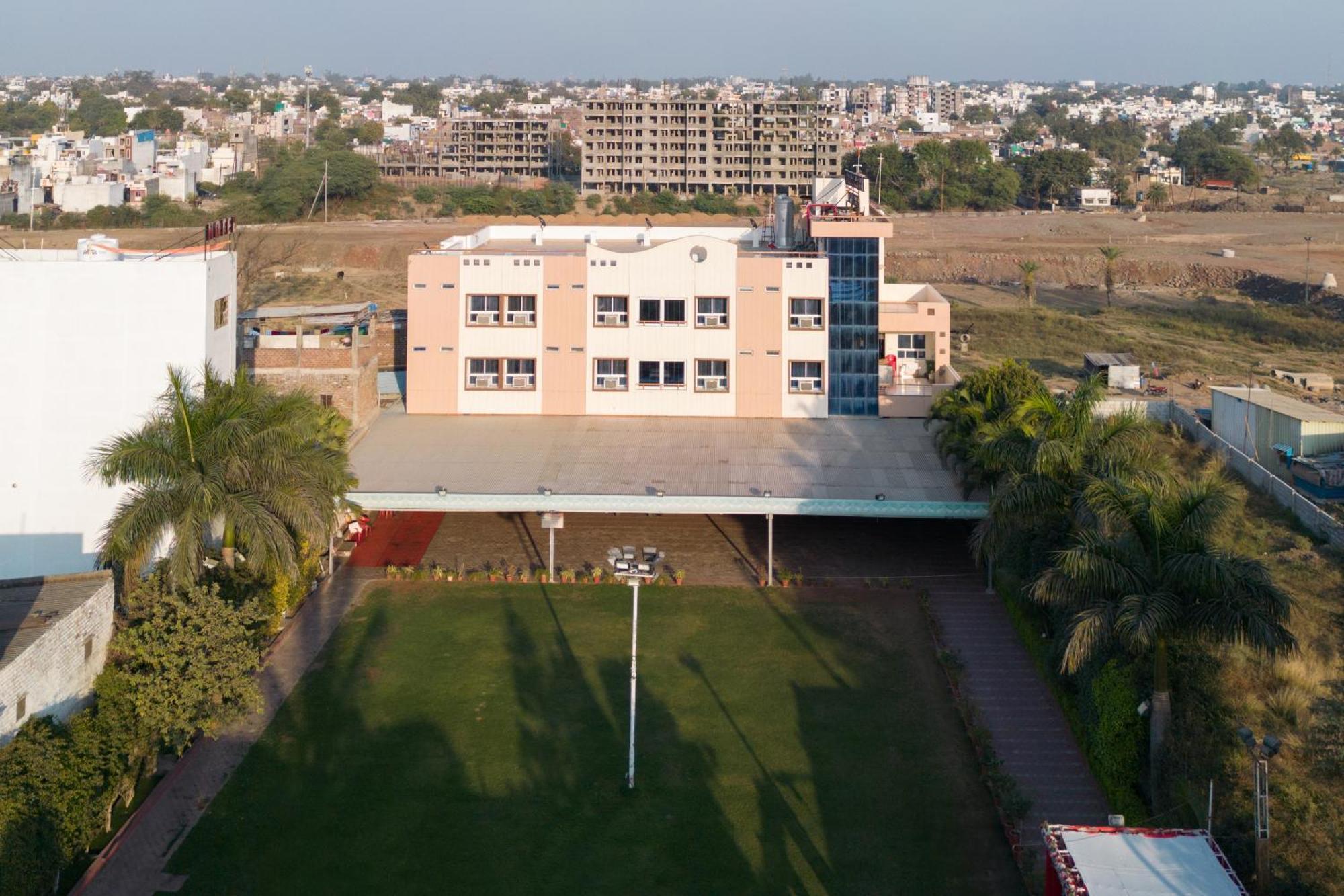 Ruchishree Garden Hotell Ujjain Exteriör bild