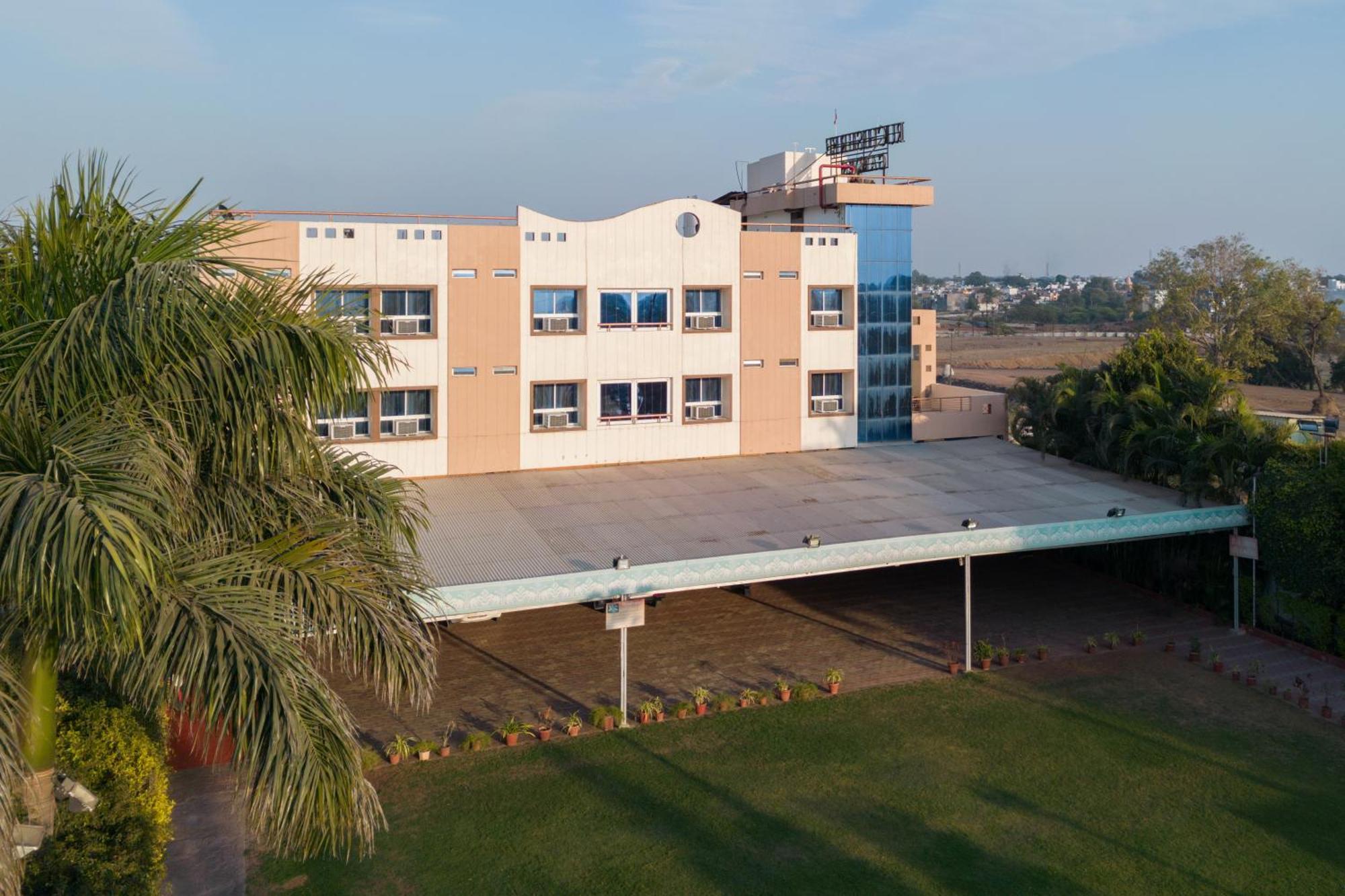 Ruchishree Garden Hotell Ujjain Exteriör bild
