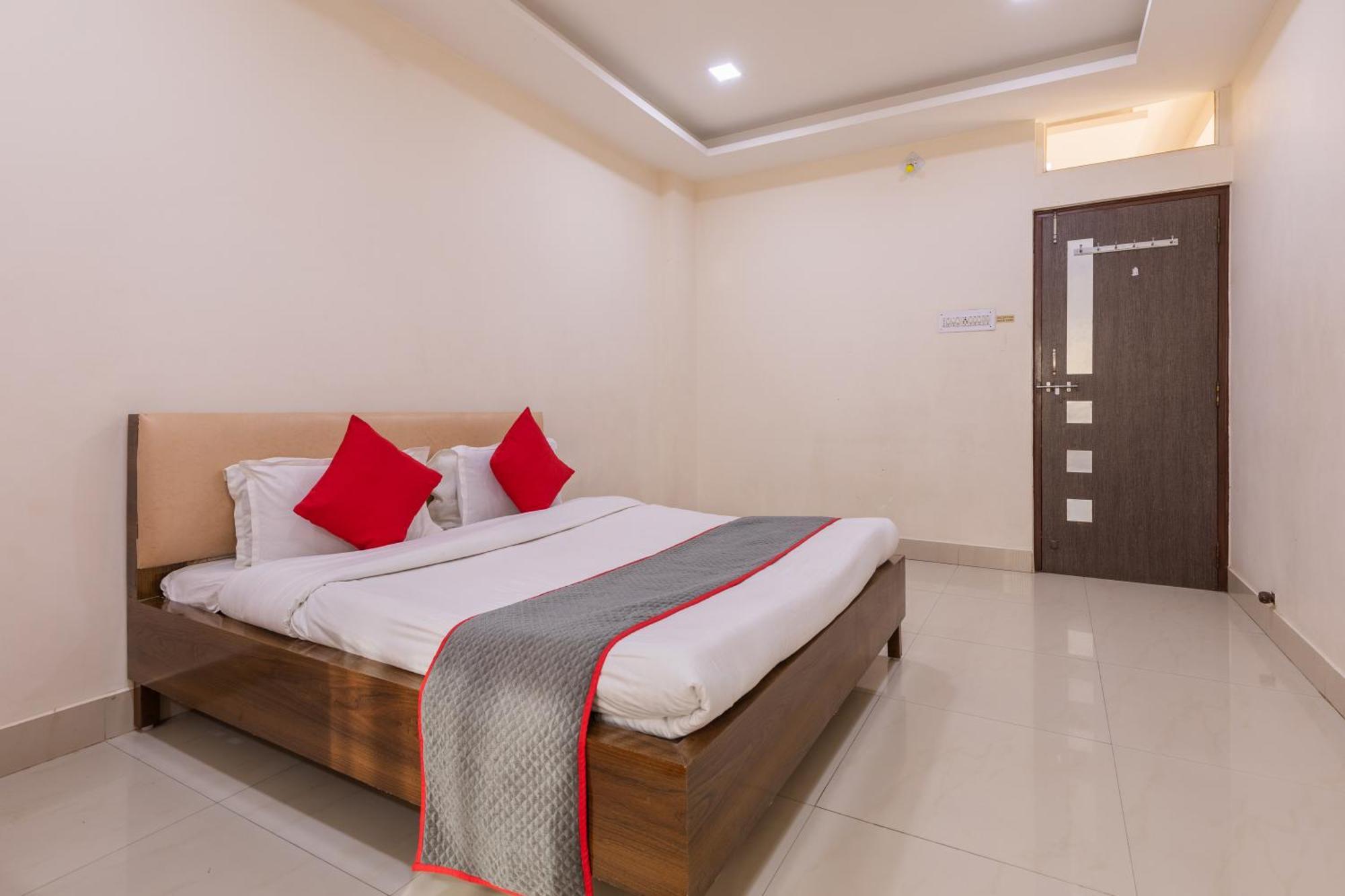 Ruchishree Garden Hotell Ujjain Exteriör bild