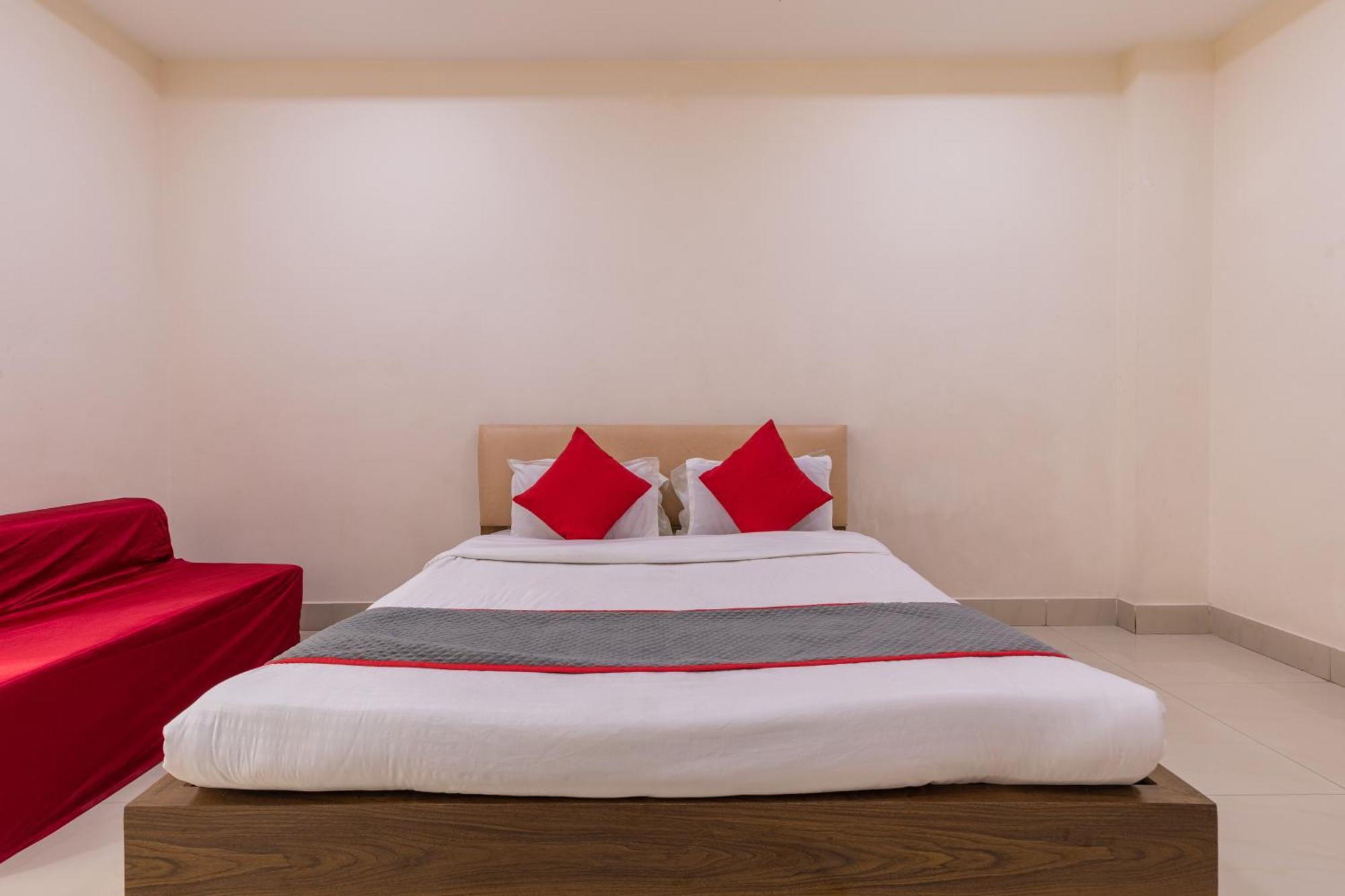 Ruchishree Garden Hotell Ujjain Exteriör bild
