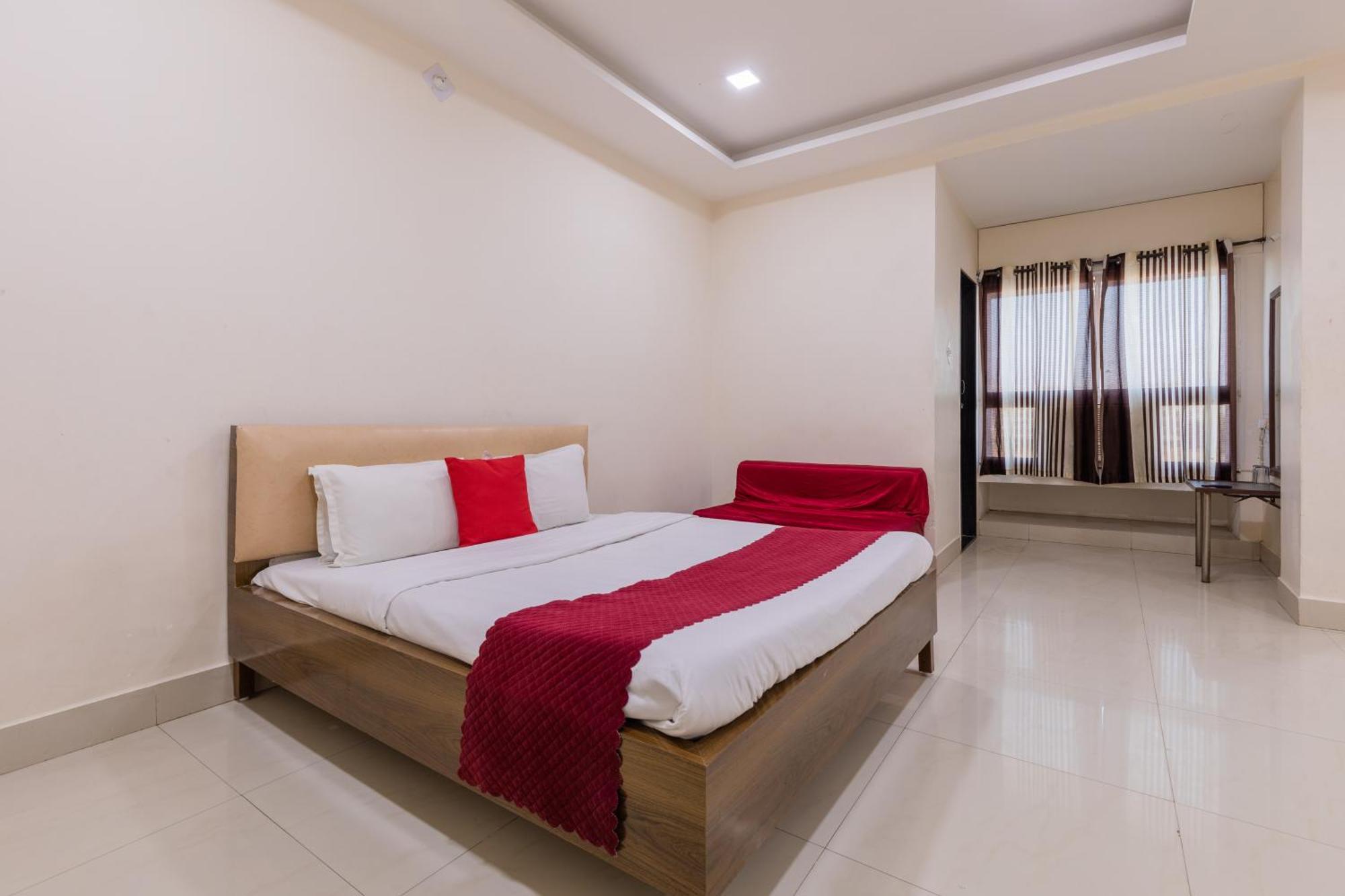 Ruchishree Garden Hotell Ujjain Exteriör bild
