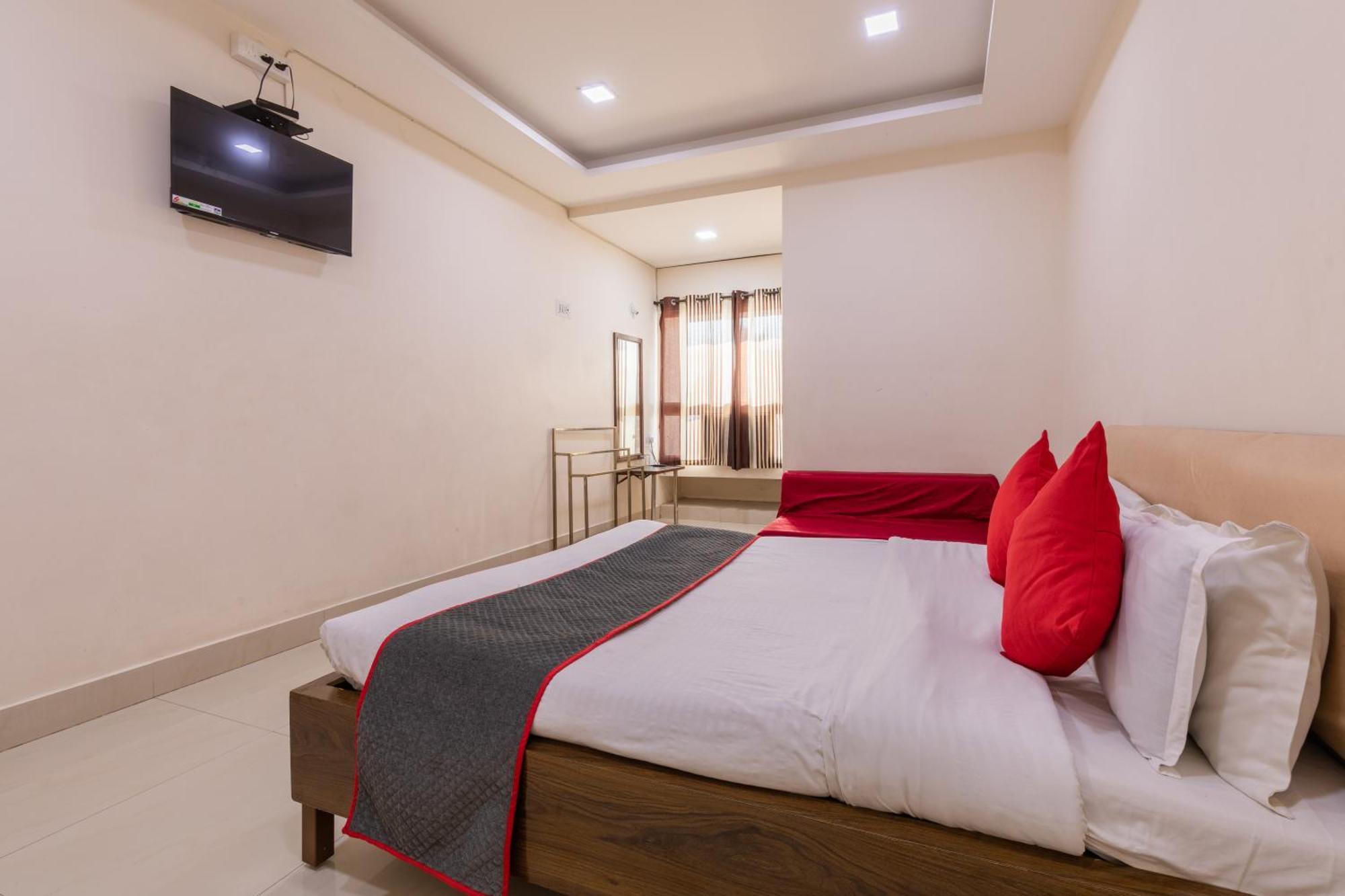 Ruchishree Garden Hotell Ujjain Exteriör bild