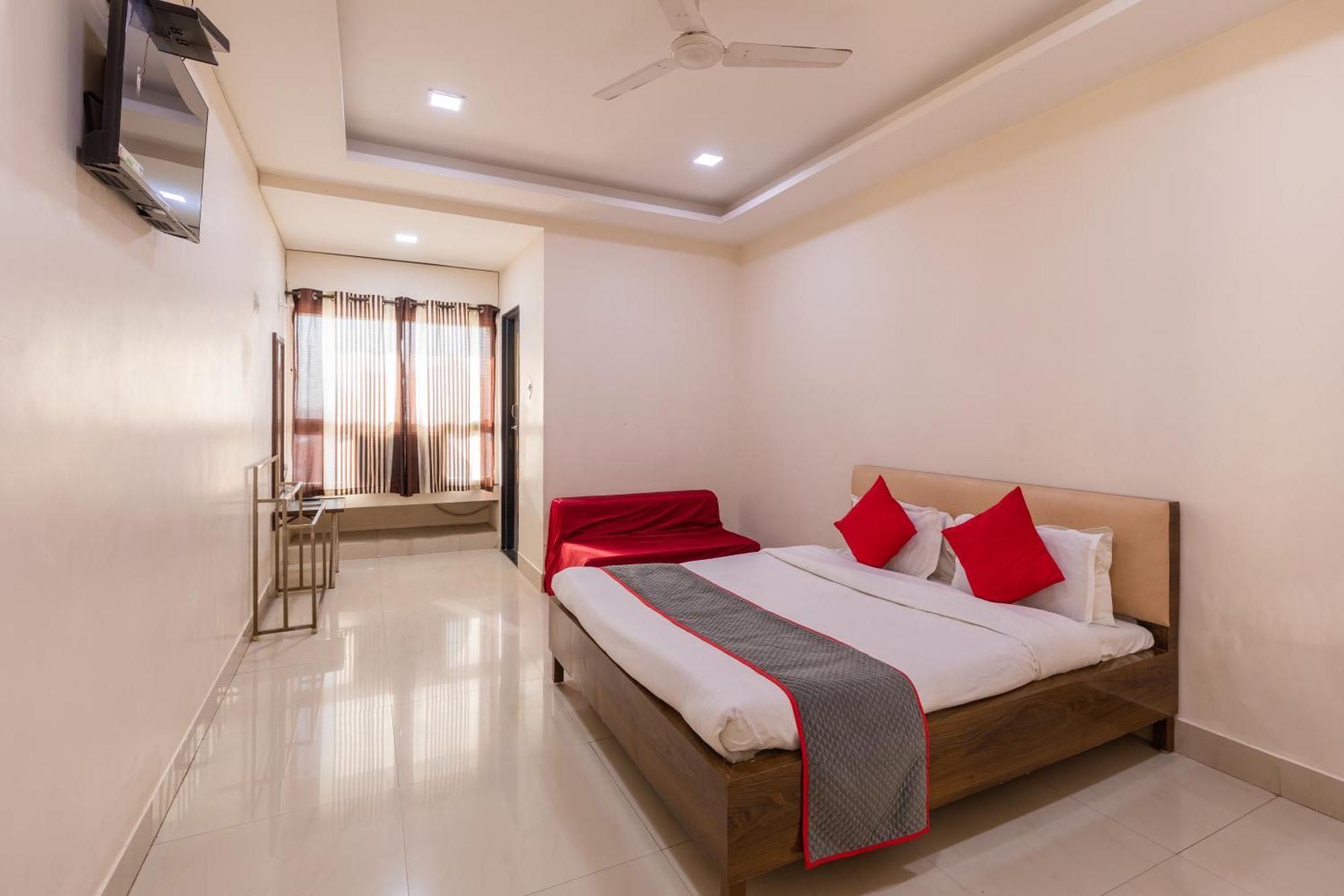 Ruchishree Garden Hotell Ujjain Exteriör bild